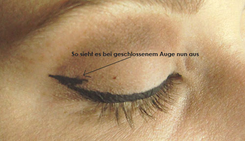 Eyeliner-Linie bei geschlossenem Auge